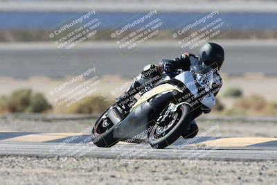 media/Oct-05-2025-CVMA (Sun) [[beeef4f201]]/Race 2-Supersport Middleweight/